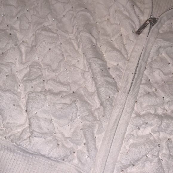 super cute white sweater with larger collar - Picture 2 of 12